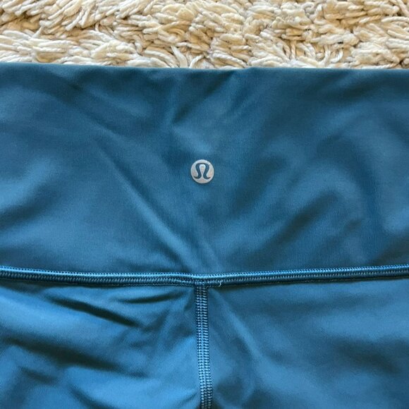 Almost New Lululemon Wunder Under Hi Rise 7/8 Legging - Picture 2 of 4